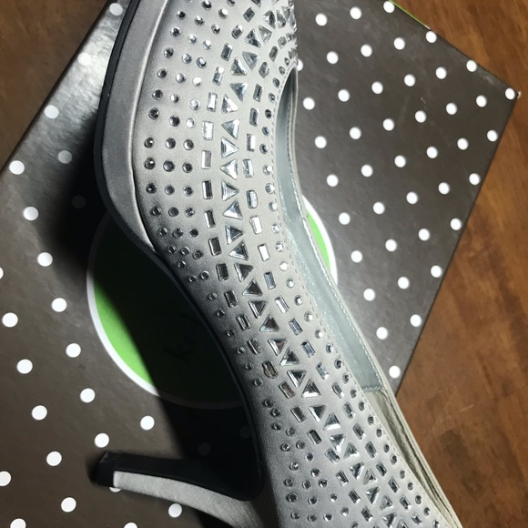 Silver heels open toe - Picture 1 of 6